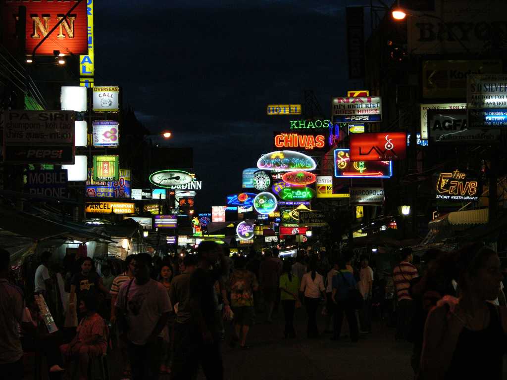 Bangkok 01 05 Khao San Road At Night We had delicious Thai food for dinner in the street-side restaurants on Bangkoks busy backpackers' Khao San Road. Ahh, Starbucks.